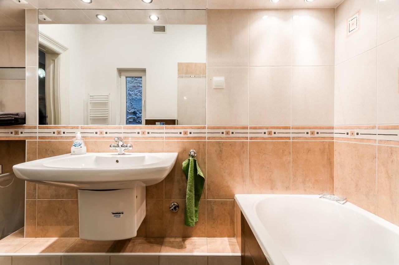 Berta - 4 Bedrooms, 3 Baths Budapest Exterior photo